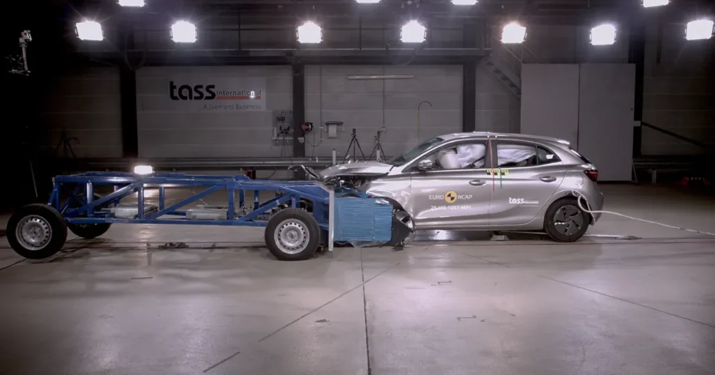 Crashtest afslører livsfarlig fejl på kinesisk billigbil – Førersæde rev sig løs i test