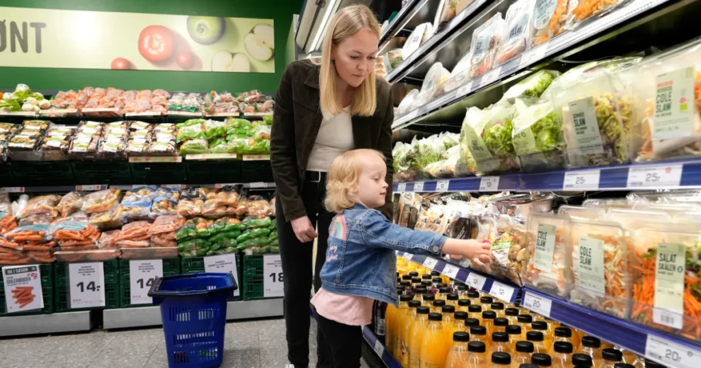 Nye regler kan give åbne butikker på helligdage i små byer – modernisering af lukkeloven er vedtaget