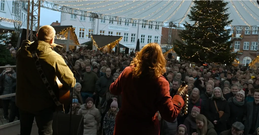 Julestemning samlede Viborg: Koncert på Nytorv trak fuldt hus 4. søndag i advent