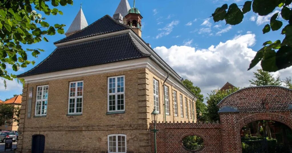 Engle og julehilsner fylder Skovgaard Museet mellem jul og nytår