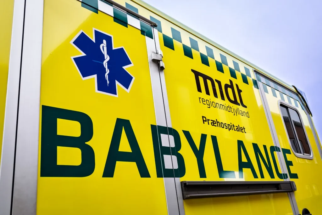 Fond giver 4,6 mio. kr. til nye babylancer: Syge nyfødte får stærkere akut hjælp i Region Midtjylland