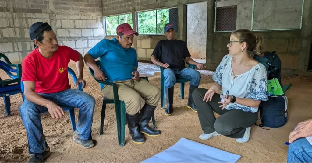 kaffefarmernes levevilkaar omsaettes til konkrete forbedringer