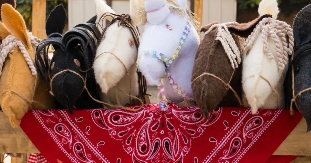 Kæpheste indtager Stoholm Bibliotek med forhindringsbane og vandgrav