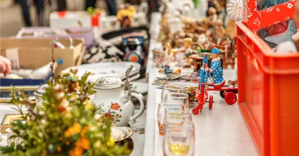 Indendørs loppemarked fylder hallerne i Viborg Banko Center