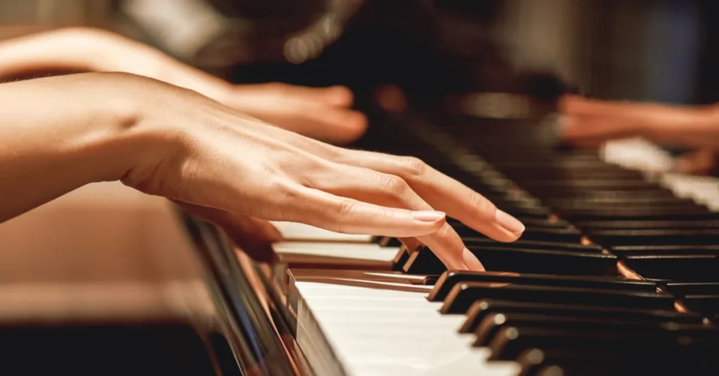 Morgensang på Viborg Bibliotek: Fællessang og kaffe skal sparke ugen i gang