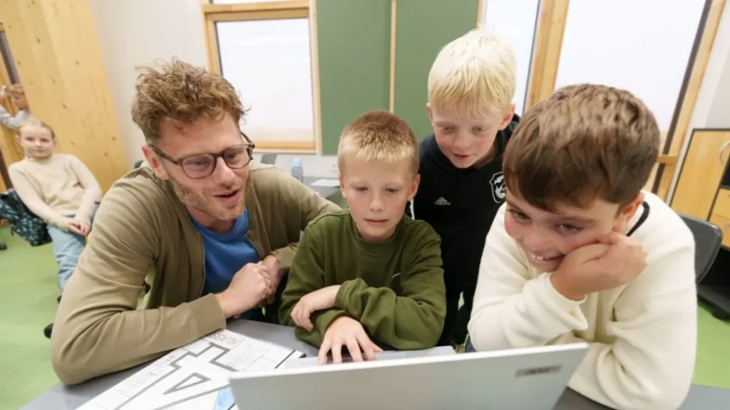 Ny indsats skal hjælpe forældre med børnenes skærmvaner