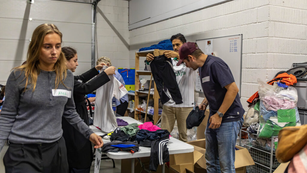 Over 50 frivillige har knoklet i Viborg – nu venter 1,5 ton af noget, mange vil have fingrene i